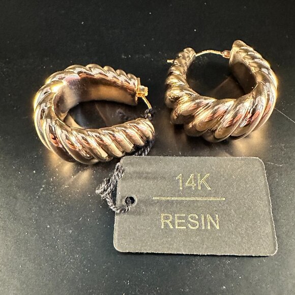 ✨ Milor Italy 14K Gold Resin Hoop Earrings | Classic Ribbed Design - Picture 2 of 3